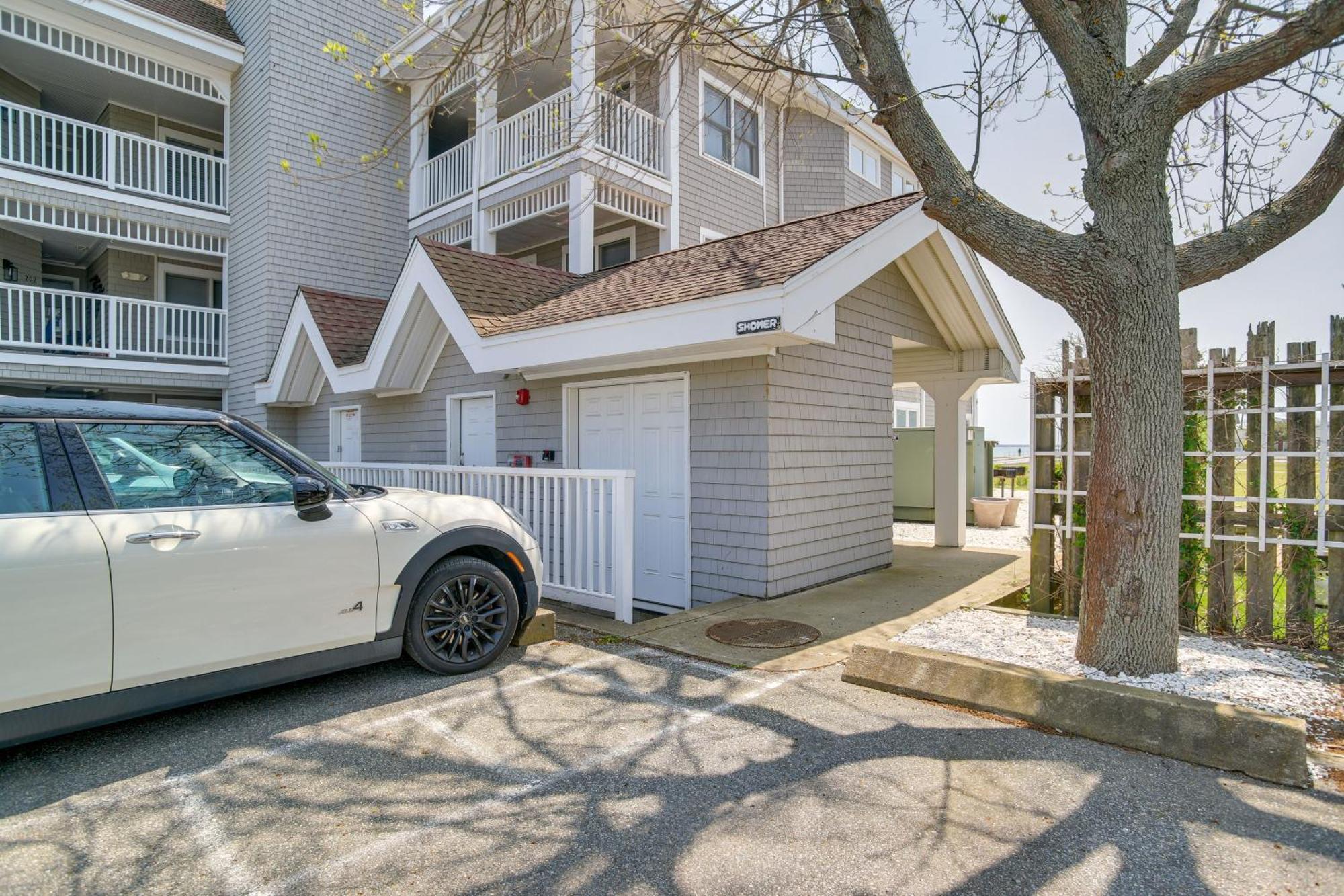 Breezy Oak Bluffs Condo - Steps To Inkwell Beach! Екстериор снимка