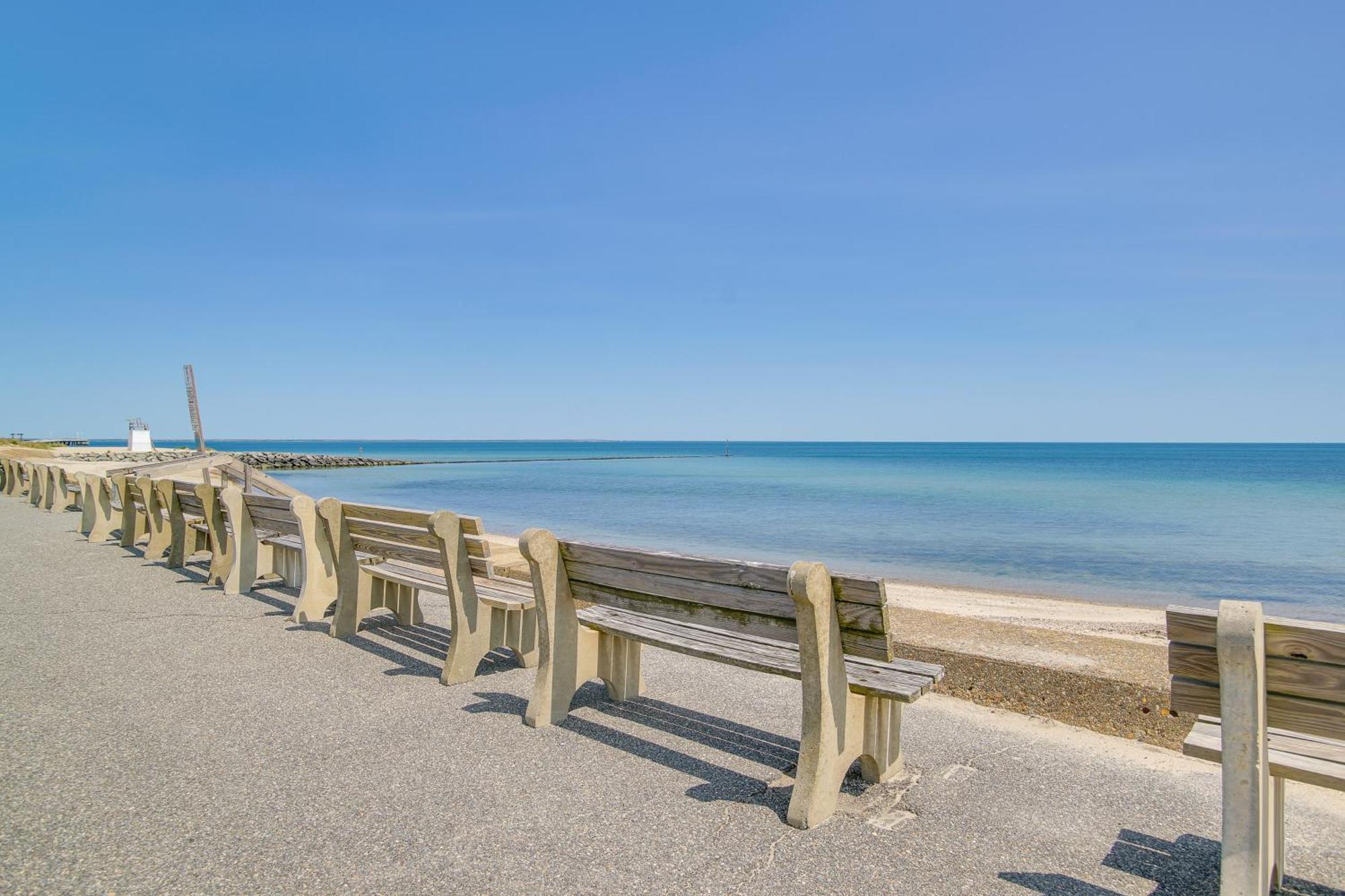 Breezy Oak Bluffs Condo - Steps To Inkwell Beach! Екстериор снимка
