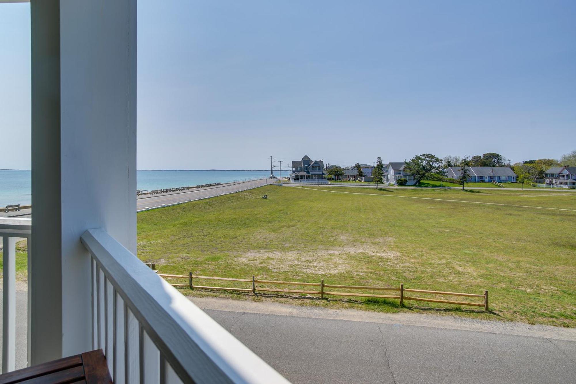 Breezy Oak Bluffs Condo - Steps To Inkwell Beach! Екстериор снимка