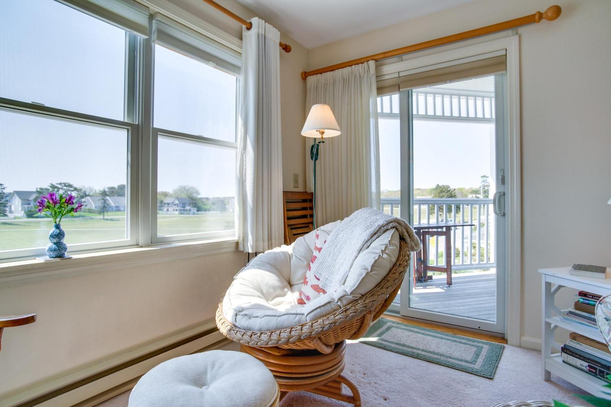 Breezy Oak Bluffs Condo - Steps To Inkwell Beach! Екстериор снимка